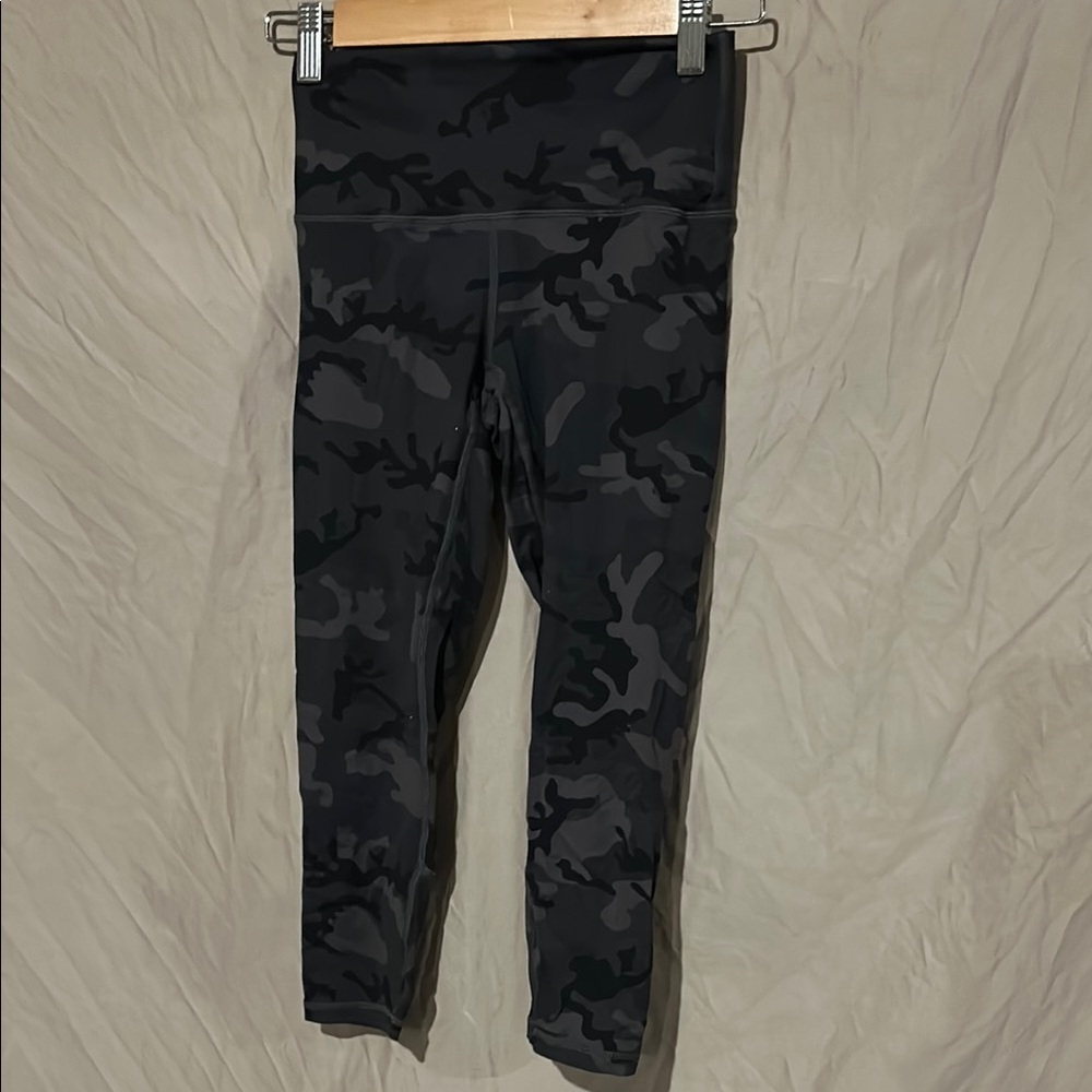 ZYIA Black and Gray Camouflage Leggings with High-Rise Waistband